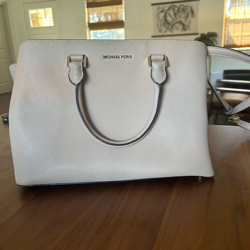 MICHAEL Michael Kors Gray Shoulder Bag with Sleek Design